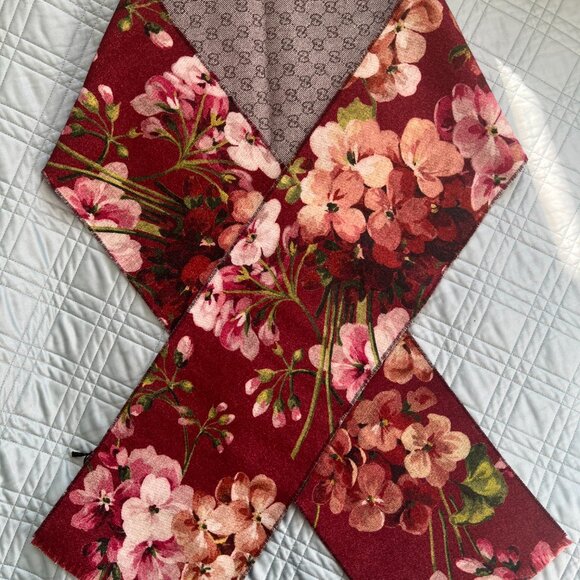 NEW Authentic Gucci GG Blooms Logo Reversible Monogram Wool Scarf w/ Box - Picture 2 of 7